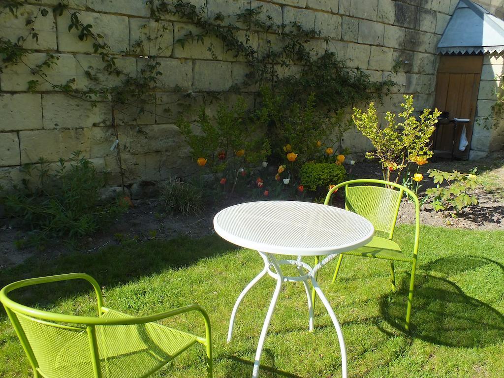A La Fleur De Lys Acomodação com café da manhã Langeais Exterior foto
